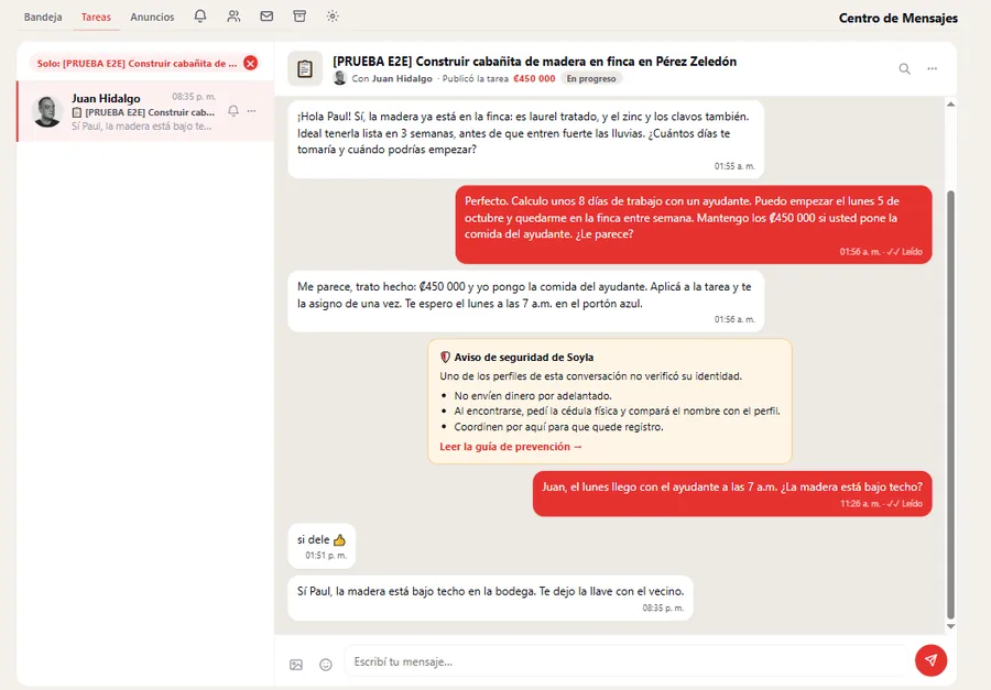 Centro de mensajes → Tareas: conversaciones a la izquierda e hilo con el título de la tarea arriba.